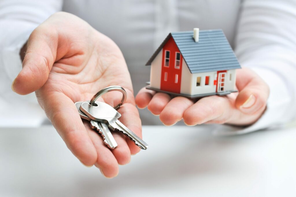 Exploring the Pros and Cons of Renting vs. Buying